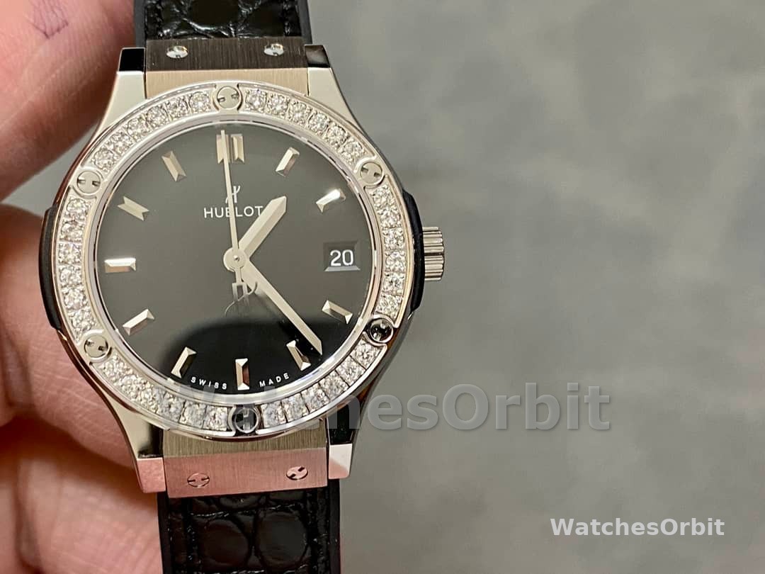 Hublot Classic Fusion 581.NX.1171.LR.1104 33mm Lady Watch