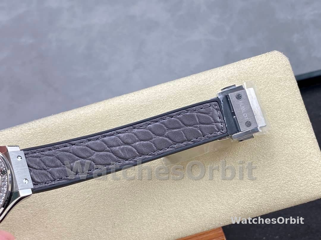 Hublot Classic Fusion 581.NX.7071.LR.1104 33mm Grey Lady Replica Watch