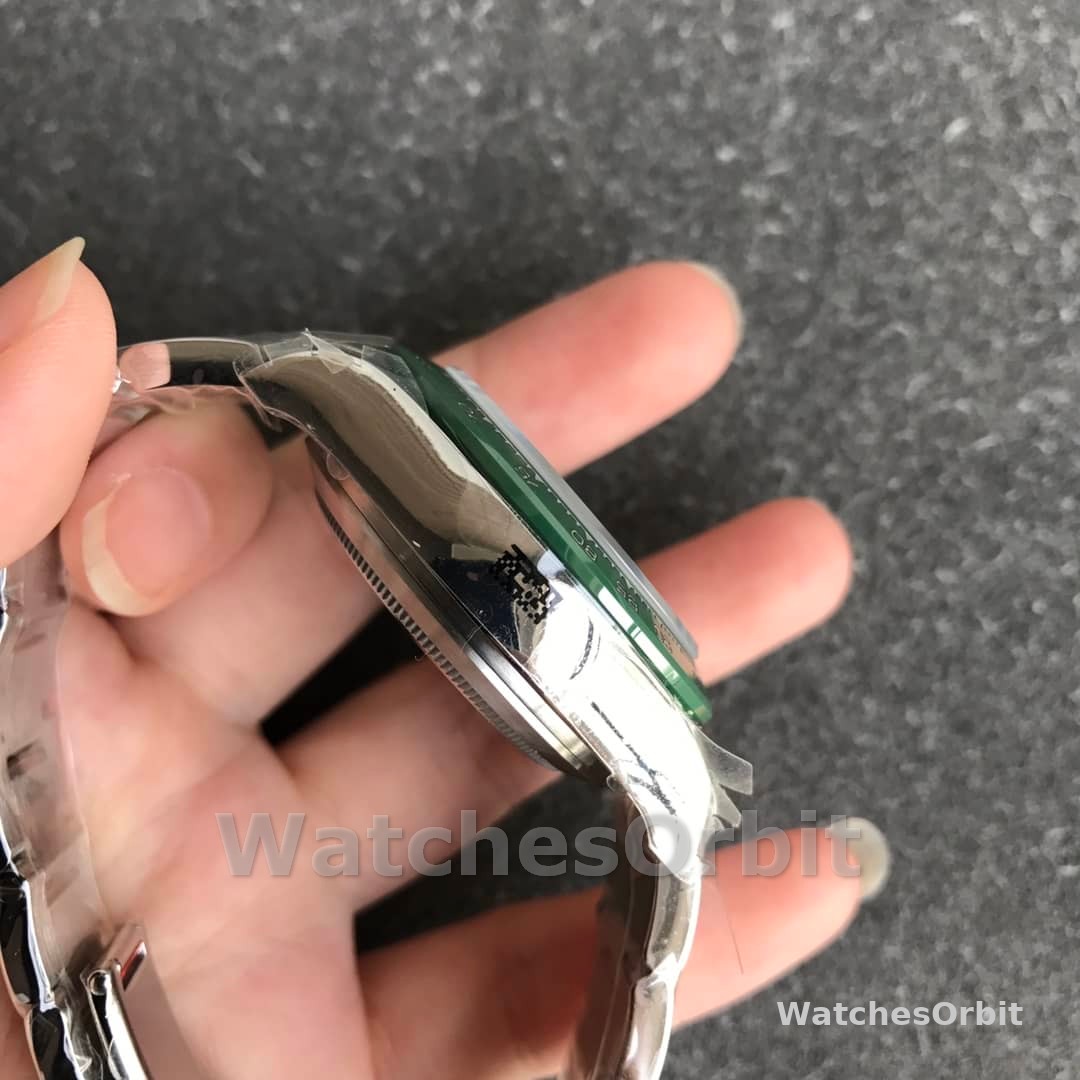 Rolex Daytona Oyster Perpetual 116500LV Green Ceramic Bezel White Dial