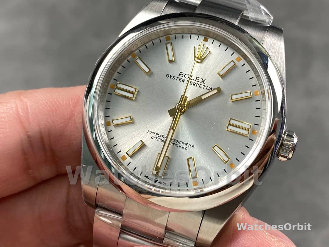 Rolex Oyster Perpetual 41mm Smooth Bezel Oyster Bracelet Silver Dial 124300 0001
