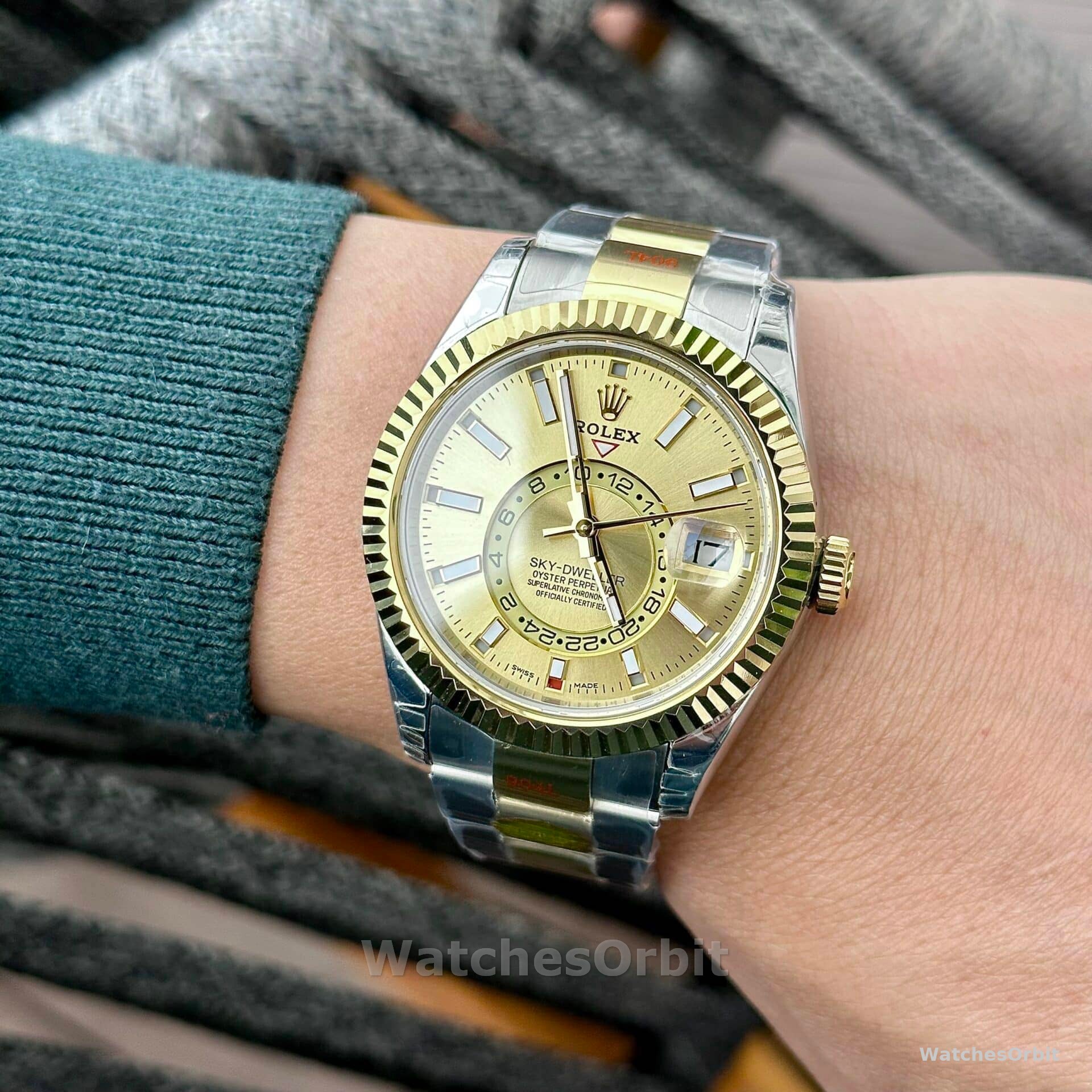 Rolex Sky Dweller Champagne Dial Yellow Gold 336933 0001 42mm